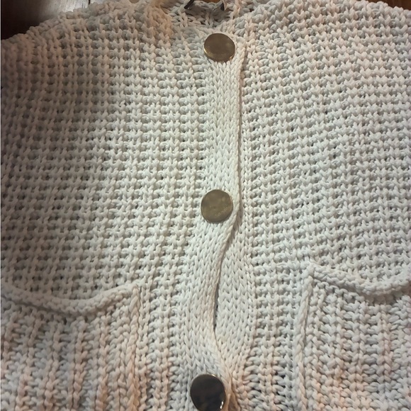 Zara White Knit Vest with gold buttons - Picture 3 of 6